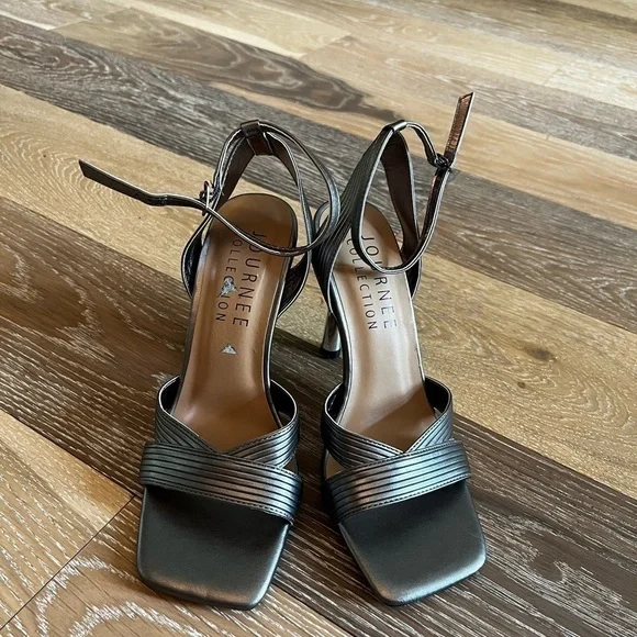 Journee Collection Womens Annett Tru
Comfort Foam Mid Heel Open Toe Pumps - Picture 12 of 12